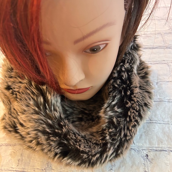 HERBALIFE NUTRITION POLYESTER & ACRYLIC FAUX FUR INFINITY SCARF O/S - Picture 1 of 7